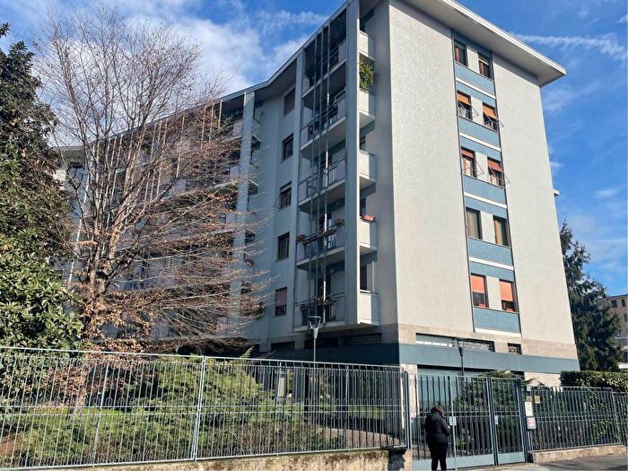 Appartamento trilocale in affitto in Via Melchiorre Gioia, Centrale, Milano