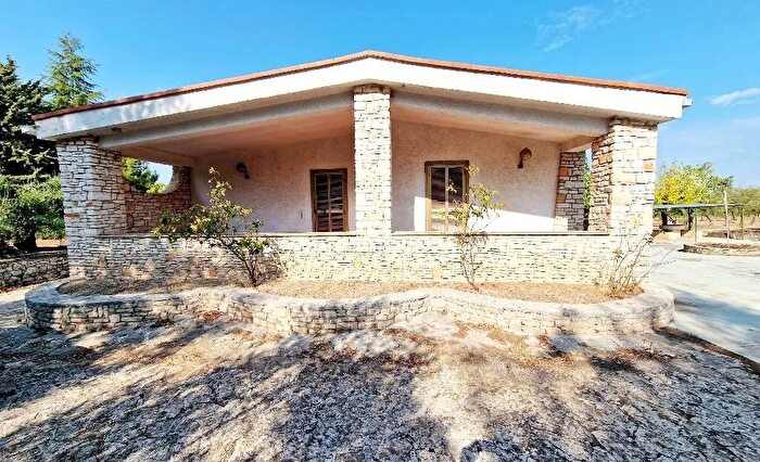 Casa quadrilocale in vendita in Via Castel del Monte Andria Andria Castel del Monte Boschetto, Andria