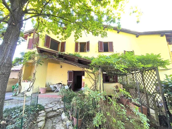 Casa con 8 locali in vendita in Impruneta
