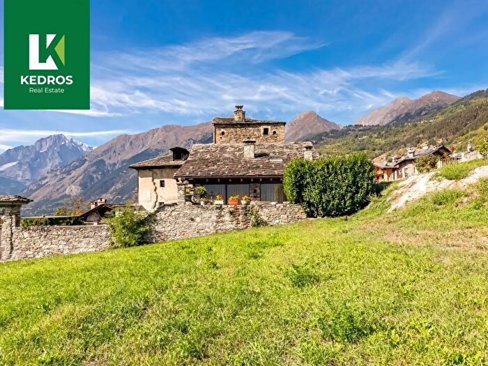 Appartamento quadrilocale in vendita in Frazione Favrey Snc, La Salle
