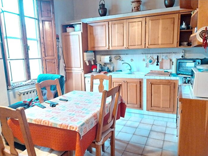Casa con 9 locali in vendita in Calci