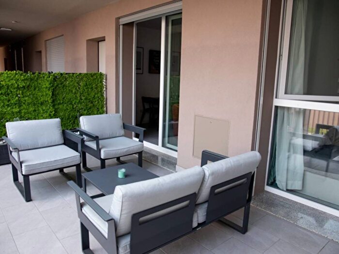 Appartamento trilocale in affitto in Via Ermenegildo Cantoni, Certosa, Milano