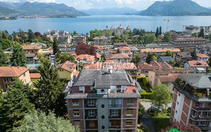 Appartamento trilocale in vendita in Viale Virgilio, Stresa