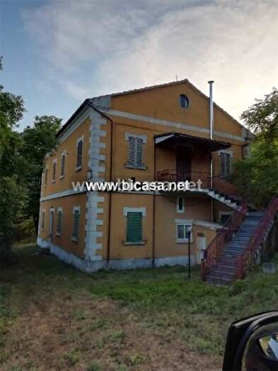 Casa con 6 locali in vendita in Via Montaiate, Pergola