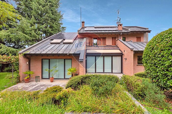 Casa con 8 locali in vendita in Via Zappa, Besana In Brianza