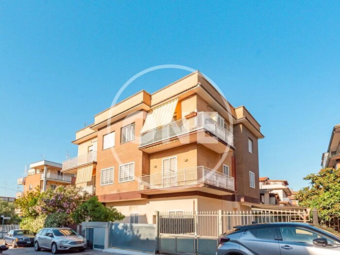 Appartamento trilocale in vendita in Via Campofiorito, Roma