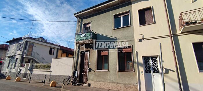 Appartamento trilocale in vendita in Via Enrico Toti, Barlassina