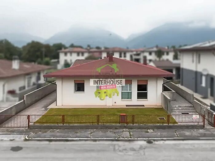 Appartamento con 9 locali in vendita in Via Nelve, Vajont