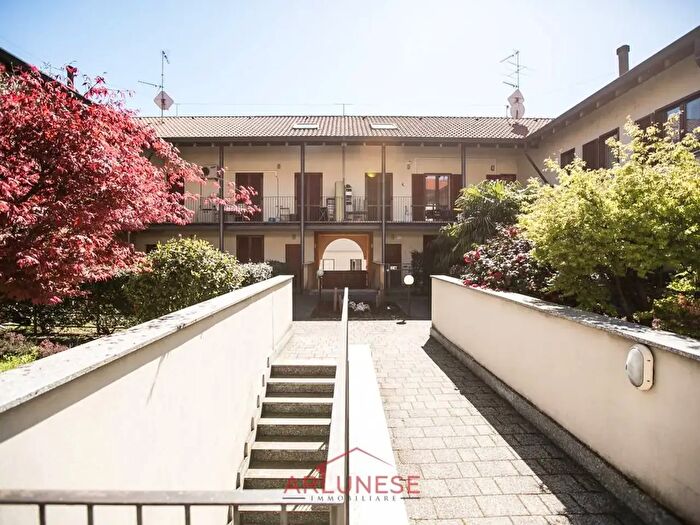 Appartamento trilocale in vendita in Via Parabiago, Casorezzo