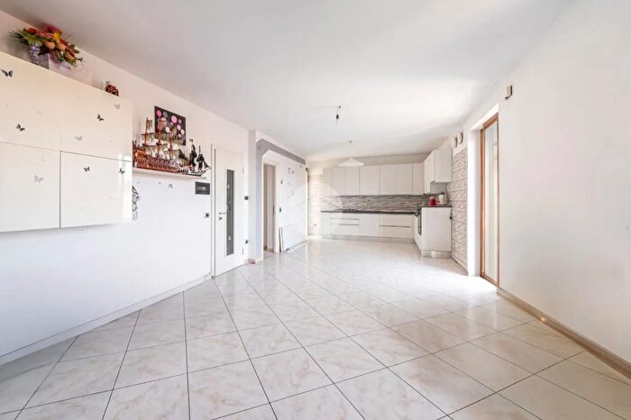 Appartamento con 5 locali in vendita in Via S G Calabria, Lavagno