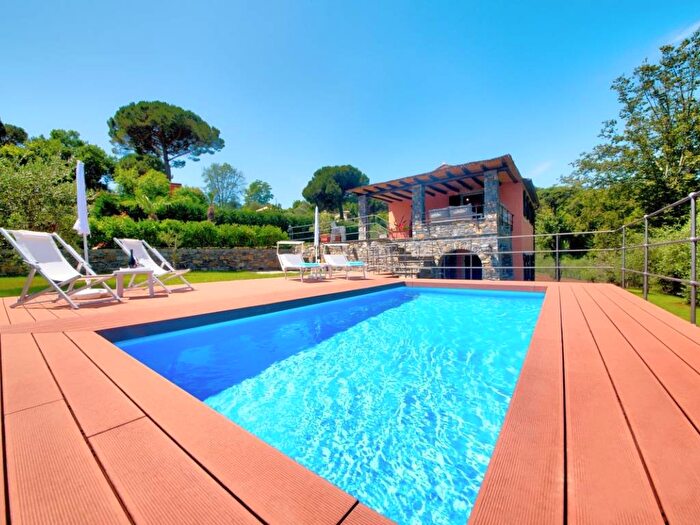 Casa quadrilocale in affitto in Via Costa di Bana, Collinare Bana, Camogli