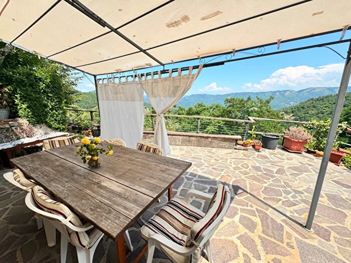 Casa con 9 locali in vendita in Via delle Cavallaie, Cantagallo
