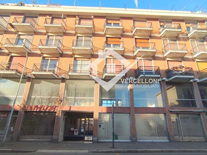 Appartamento quadrilocale in vendita in Viale Volta, Novara