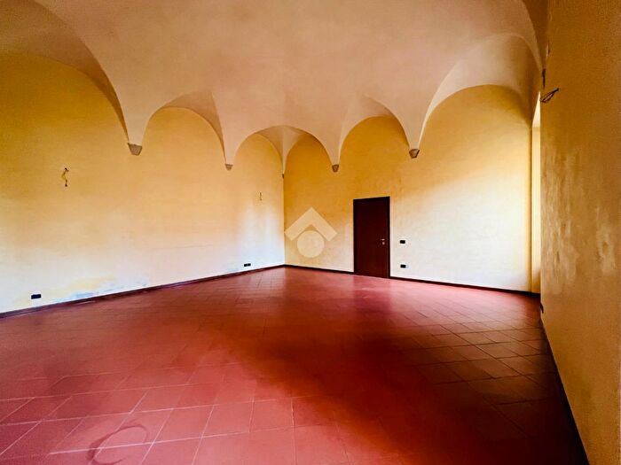 Appartamento con 6 locali in vendita in Via Alessandro Cavriani, Mantova