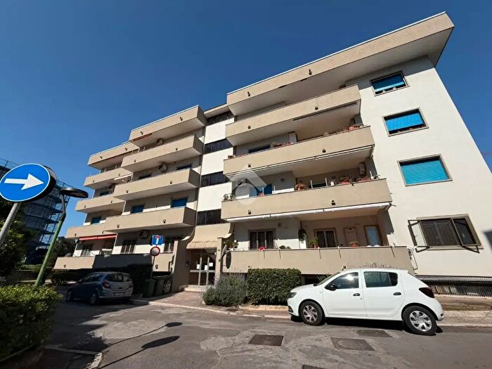 Appartamento trilocale in vendita in Via Picenza, Salerno