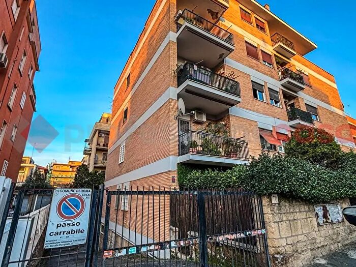Appartamento bilocale in vendita in Via Marcello Provenzale, Roma