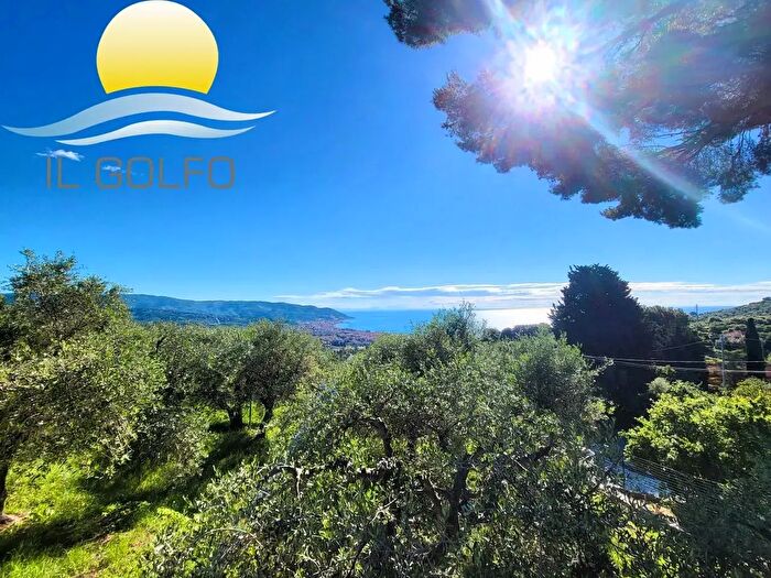 Casa con 7 locali in vendita in Via San Leonardo, Diano Marina