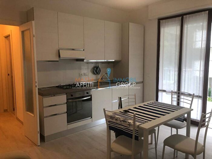 Appartamento trilocale in affitto in Via Zolezzi, Marina di Massa Centro, Massa