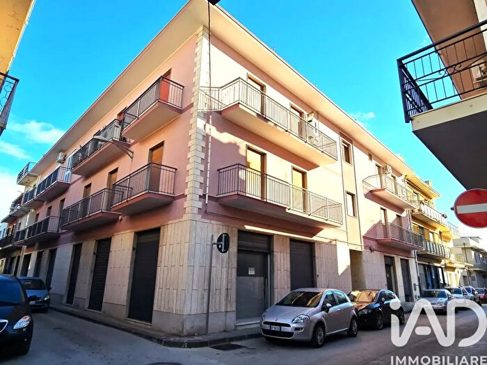 Appartamento con 8 locali in vendita in Via Ludovico Ariosto, Floridia