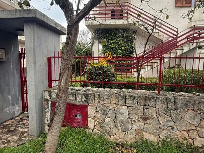 Casa con 10 locali in vendita in Piazza Luigi Pirandello, Alberobello