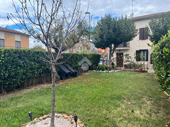 Casa trilocale in vendita in Via a Manzoni, Attigliano