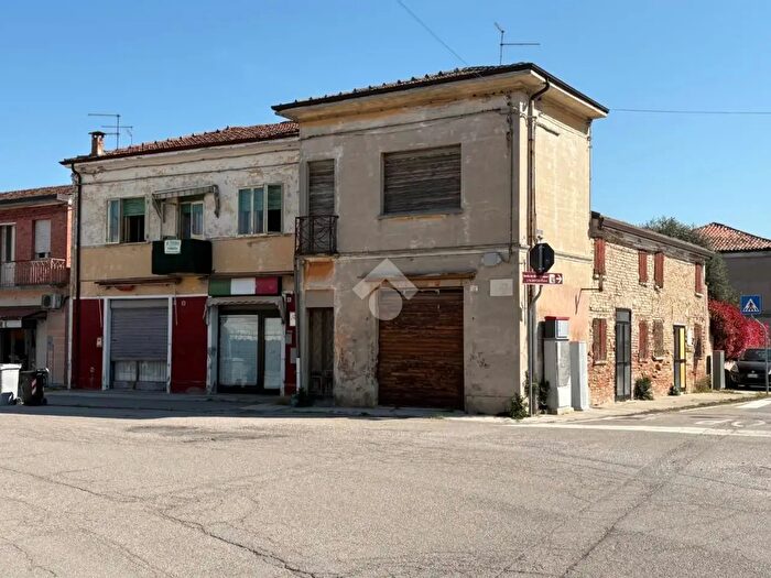 Casa con 5 locali in vendita in Via Primo Boccati, Copparo