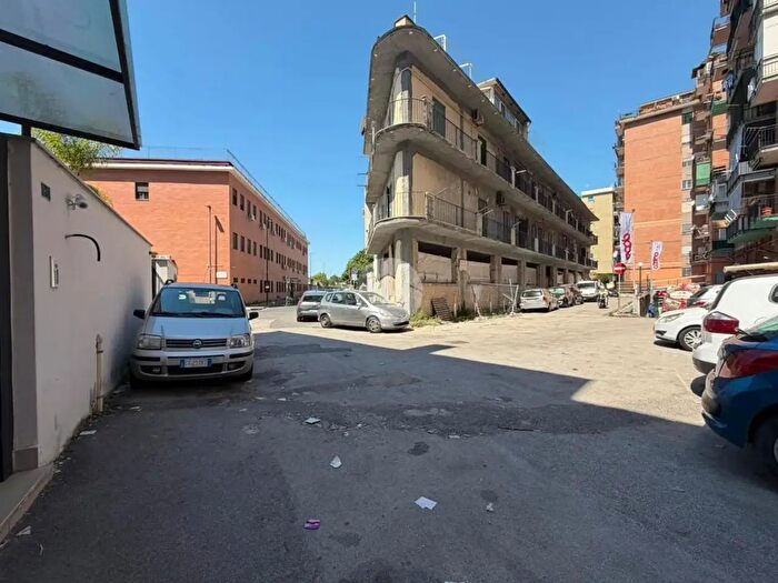 Appartamento trilocale in vendita in Viale Cavalleggeri d Aosta, Napoli