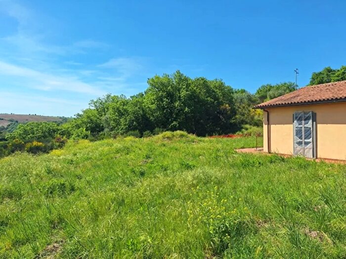 Casa con 7 locali in vendita in Baschi