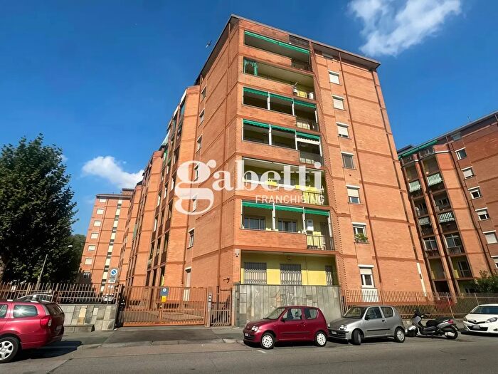 Appartamento trilocale in vendita in Via Boston, Torino