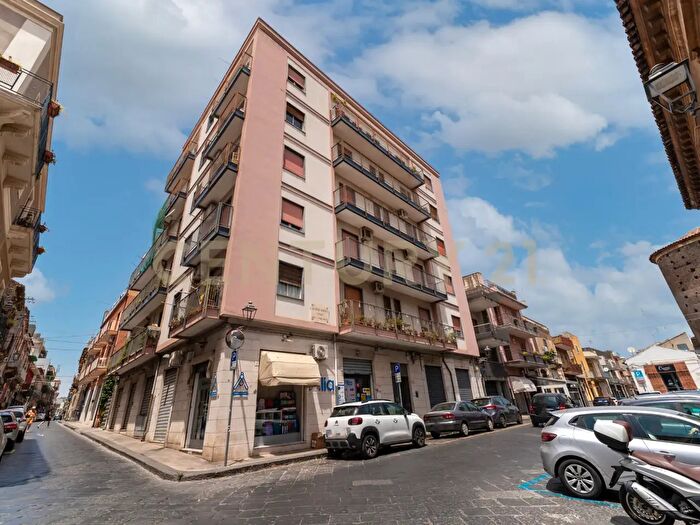 Appartamento con 7 locali in vendita in Piazza Indipendence, Misterbianco