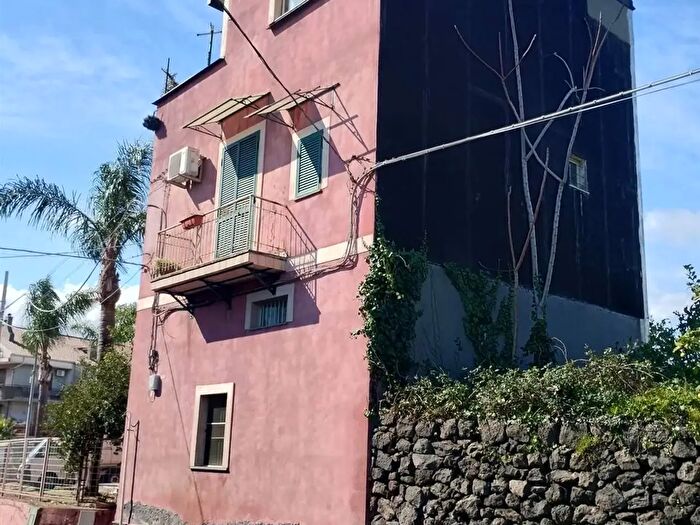 Casa quadrilocale in vendita in Aci SantAntonio