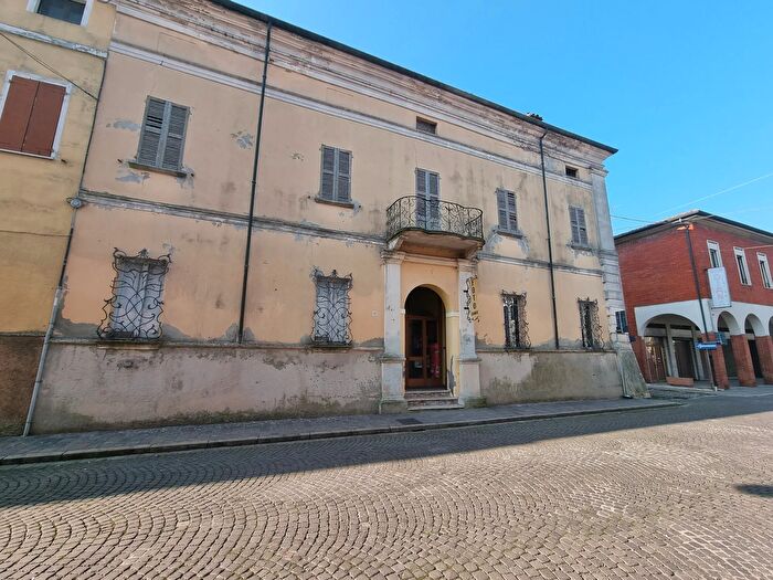Casa con 12 locali in vendita in Via Vespasiano Gonzaga, Sabbioneta