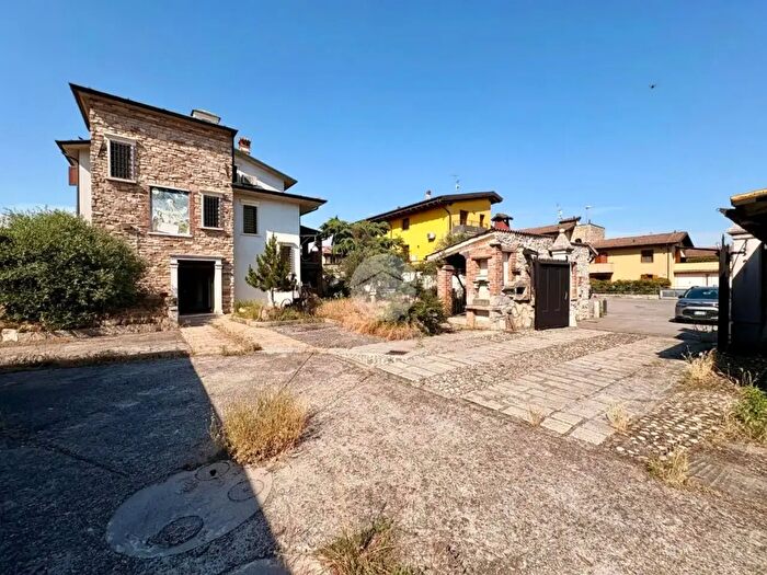 Case in Vendita e in Affitto - 2