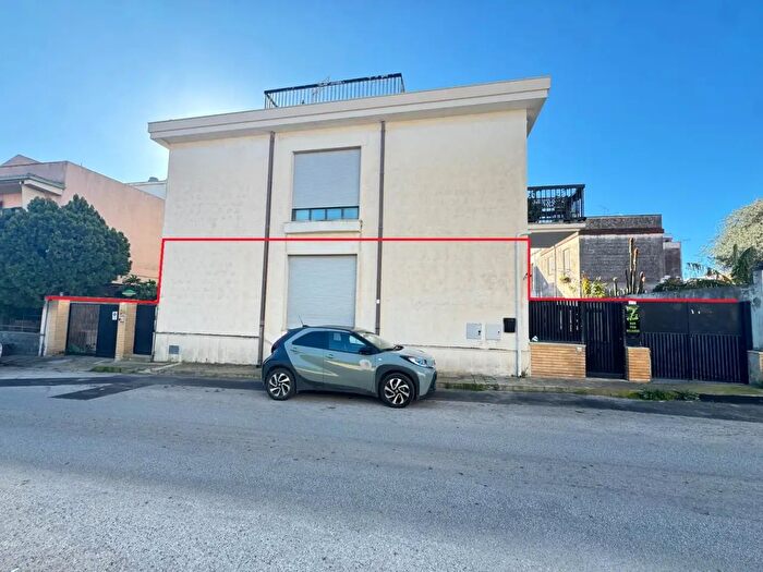 Appartamento con 5 locali in vendita in Via La Marmora, Avola