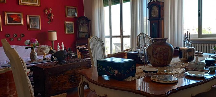 Appartamento con 6 locali in vendita in Livorno