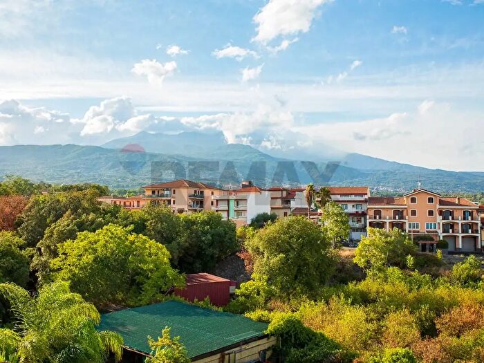 Appartamento con 6 locali in vendita in Via Finocchiaro, Santa Venerina