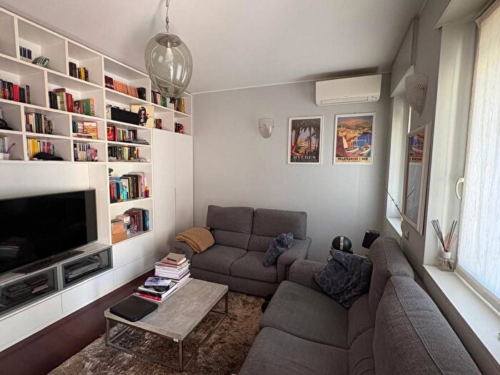 Appartamento trilocale in affitto in Washington, Milano