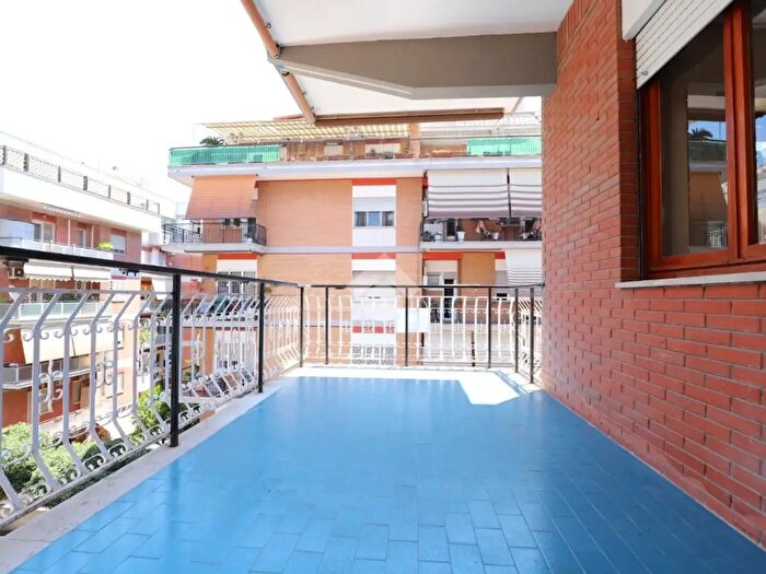 Appartamento trilocale in vendita in Via dei Panfili, Roma