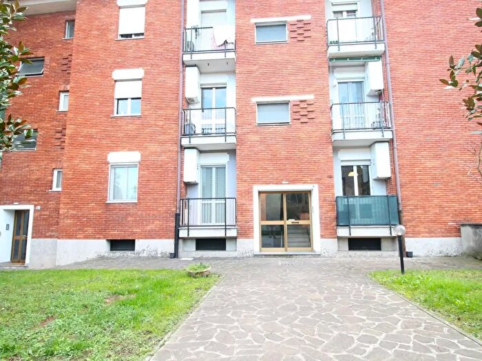 Appartamento trilocale in vendita in Via XXV Aprile, Brembate