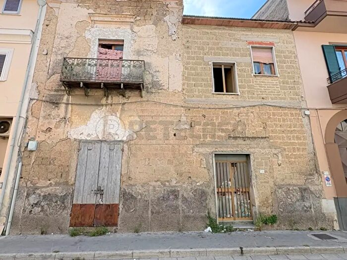 Casa con 8 locali in vendita in Via Marte, Marcianise