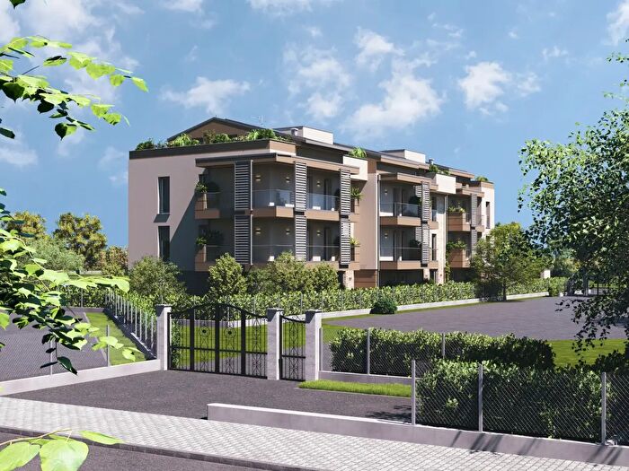 Appartamento con 6 locali in vendita in Via Gherardi, Imola