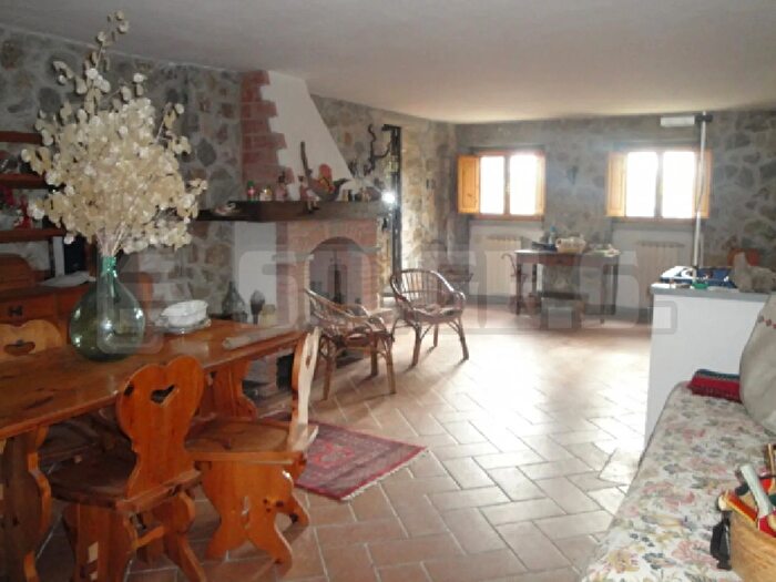Casa con 9 locali in vendita in Via di Doccia, Pontassieve