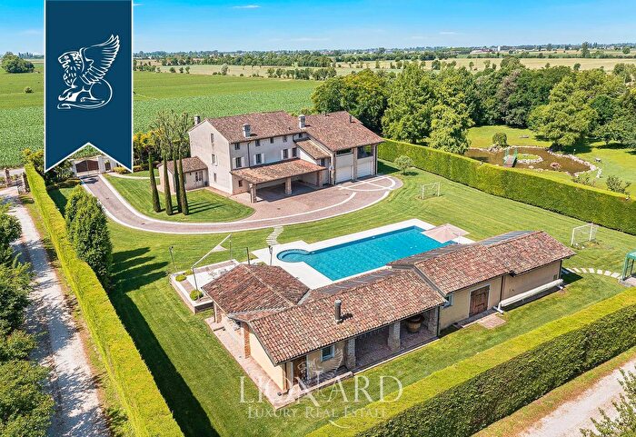 Casa quadrilocale in vendita in Castel Goffredo