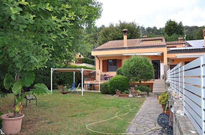 Casa con 5 locali in vendita in Via degli Aranci, Bracciano