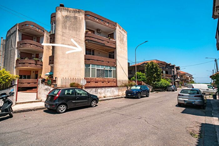 Appartamento trilocale in vendita in Via Giovanni Meli, Fiumefreddo Di Sicilia