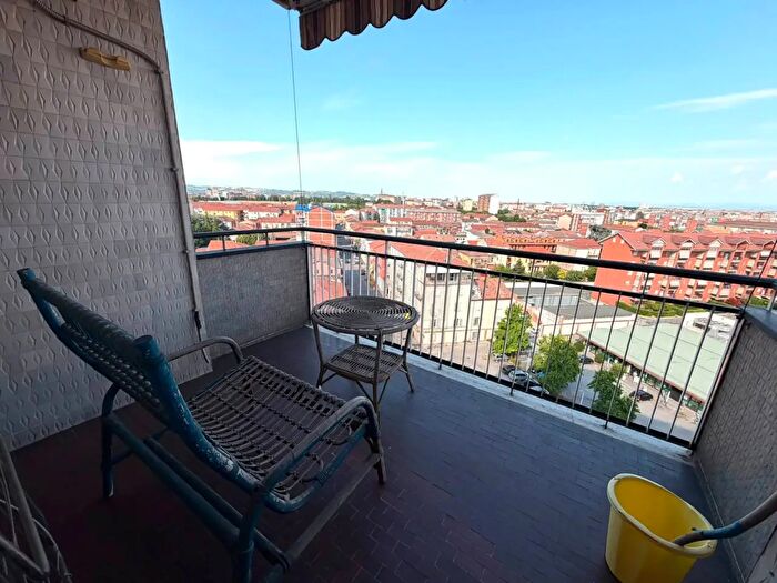 Appartamento con 5 locali in vendita in Corso Acqui, Alessandria
