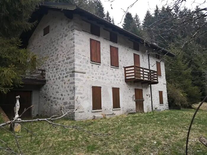 Casa con 6 locali in vendita in Temu