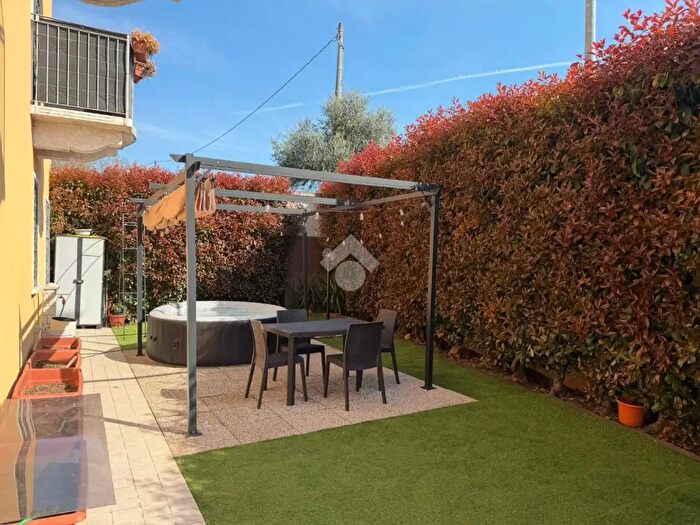 Appartamento trilocale in vendita in Via Cesare Battisti, Boltiere