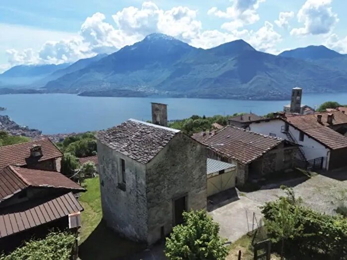 Casa trilocale in vendita in Via Brenzio, Gravedona ed Uniti