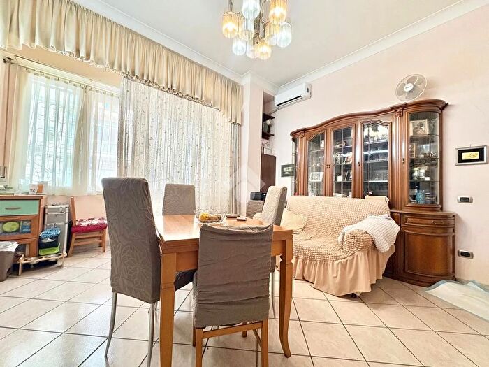 Appartamento bilocale in vendita in Via Zara, Napoli